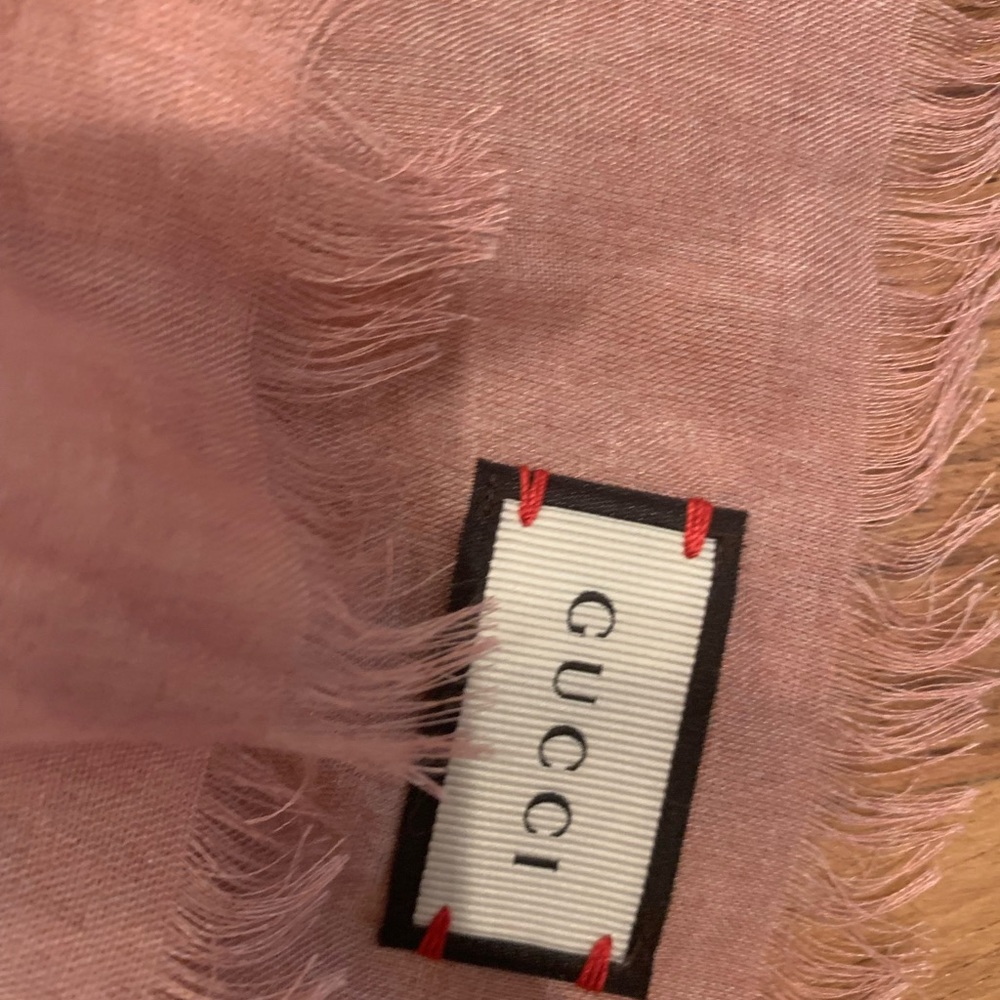 Gucci scarf ❌ Last One❌ - Picture 9 of 10